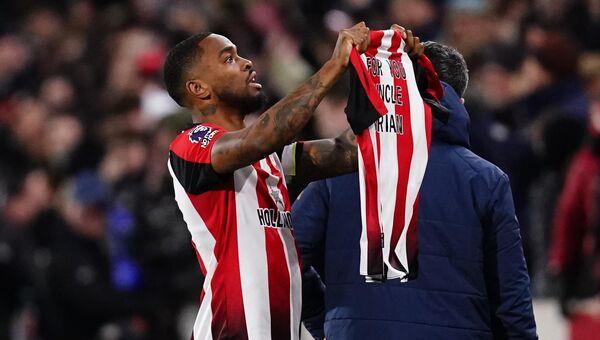 Brentford's Ivan Toney celebrates scoring their side's first goal of the game, and holds up a shirt dedicated to his uncle Brian during the Premier League match at the Gtech Community Stadium, London. Picture date: Saturday January 20, 2024.