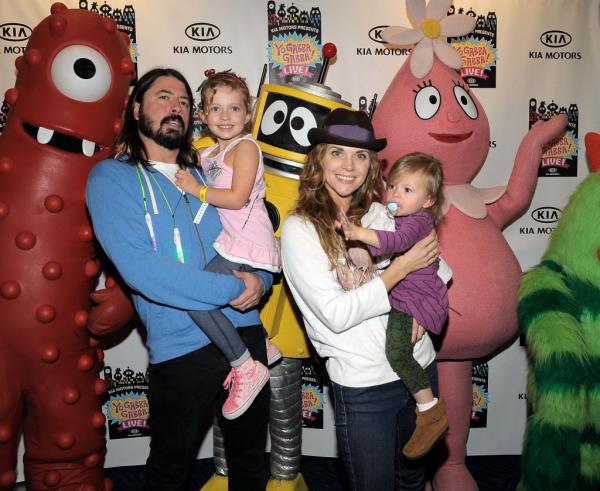 Dave Grohl, daughter Violet, wife Jordyn Blum and daughter Harper in 2010.